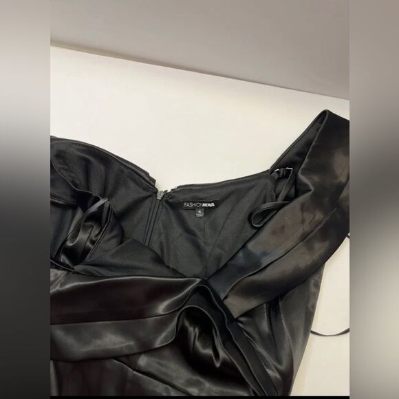 Fashion nova women’s midi dress satin black could shoulder - Picture 8 of 12